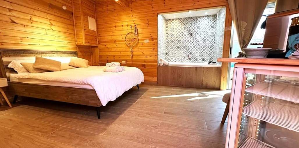 אצל סיגלית בחצר סוויטת הדר (9).jpeg