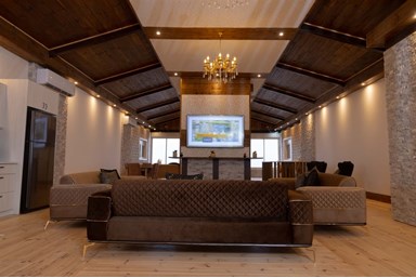 פרינס אדם - הפנטהאוז