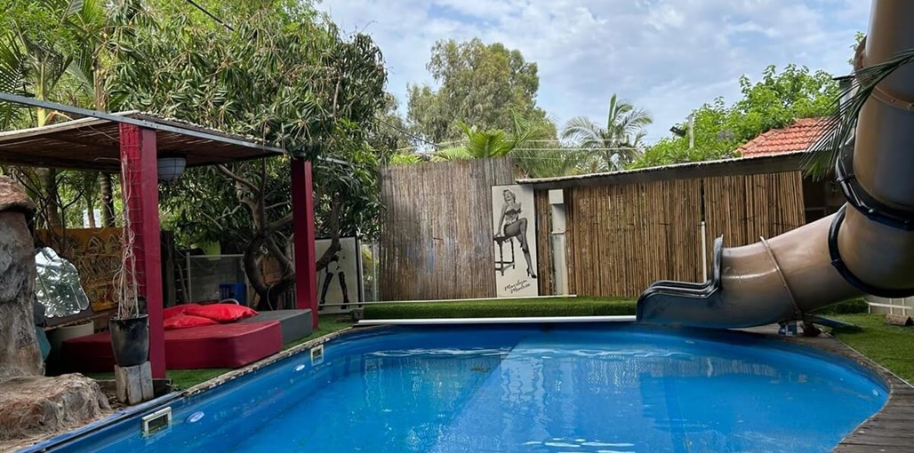 תומא בטבע החצר והבריכה (3).jpg