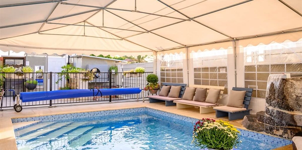 סוויטת נילם בגלבוע החצר והבריכה (9).jpg