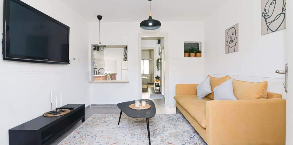 הדירה בלבן 700 מטר מהים הבית בלבן (1).jpg