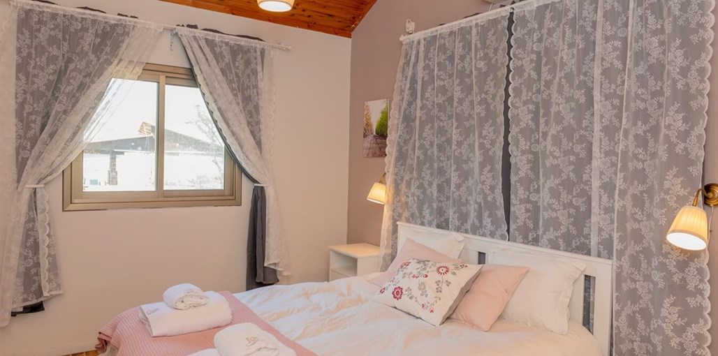 בארץ אהבתי בהזורעים חיטה (3).jpg