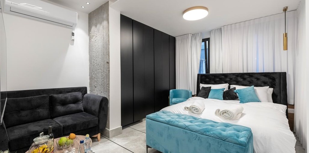 קולורס סוויטס אפורה 2.jpg