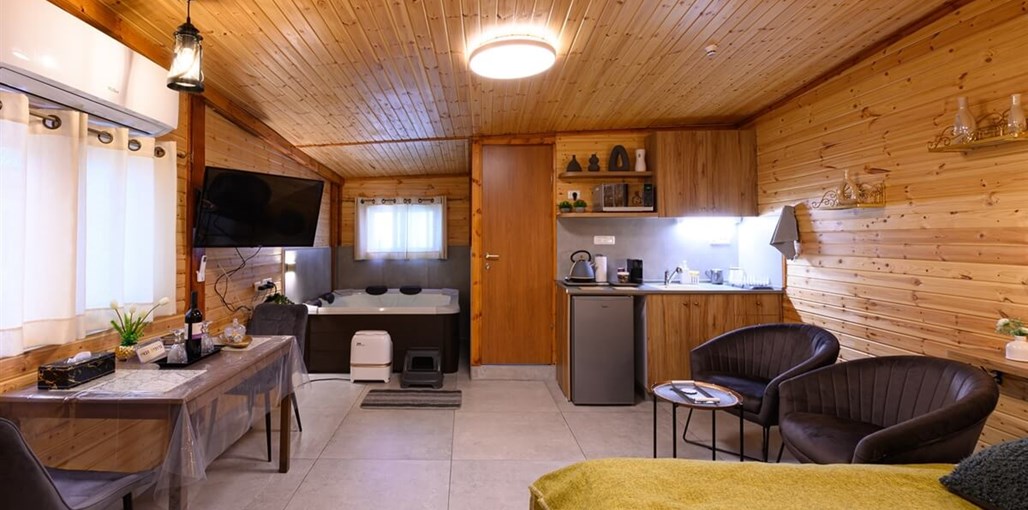 קסם עין כרם מתחם הפנים (1).jpg