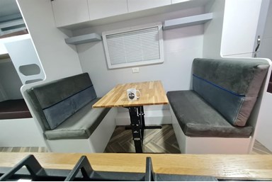 קרוואן שירת הים  - הקרוואן