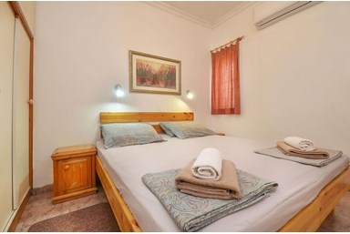 בבוסתן - תמר ודני שחר