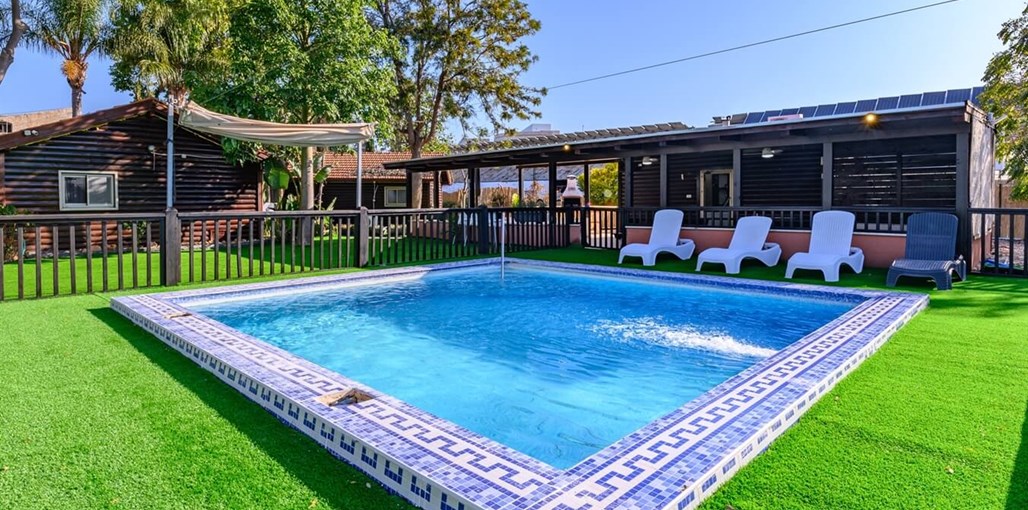 הלנה אירוח כפרי - HELENA החצר (9).jpg