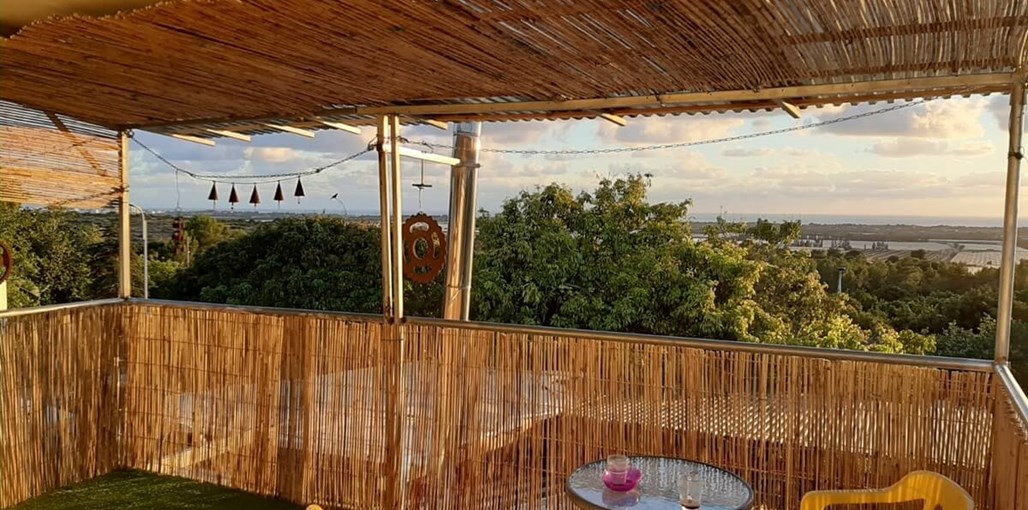 יורט ים ושקיעה יורט ים ושקיעה (1).jpeg