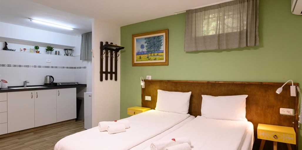 פנינת עין כרם אגוז (24).jpg