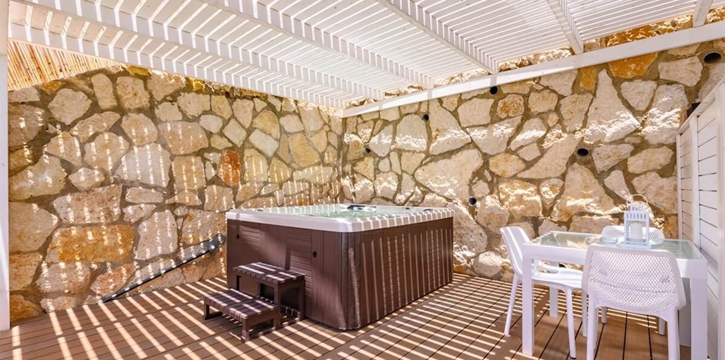 סוויטת שקיעה בפנינה חצר (1).jpg