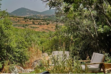 בקתות בית מאיר אבירים  - החצר, הג'קוזי והסאונה