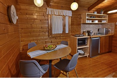 בקתות בית מאיר אבירים  - בקתת אלה