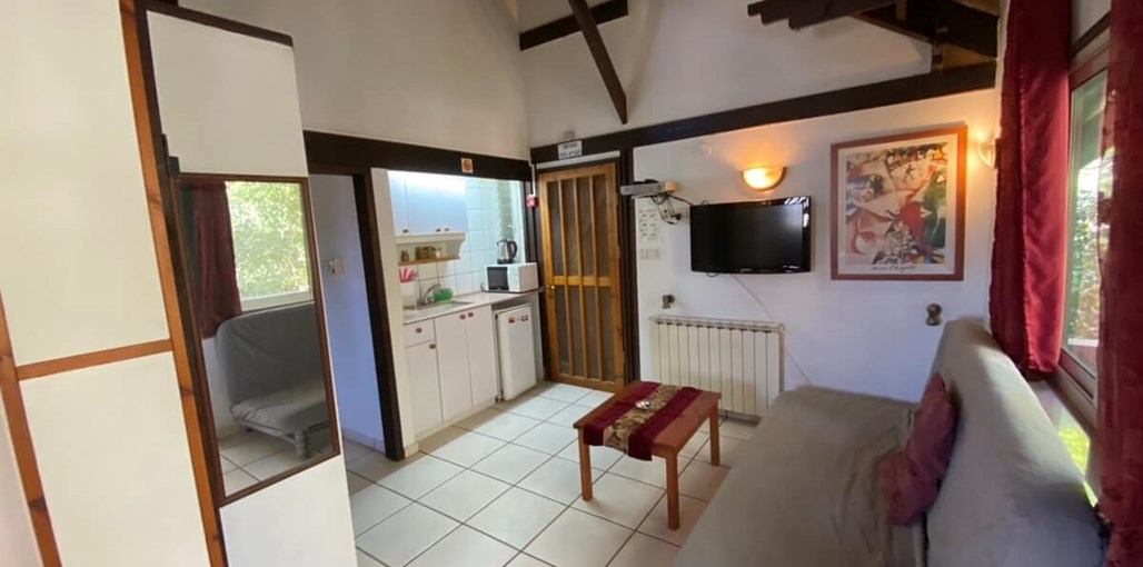 Wood House Inn בית העץ יחידה משפחתית (5).jpg