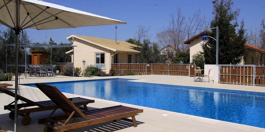 צימר מתוש חצר ובריכה (13).jpg