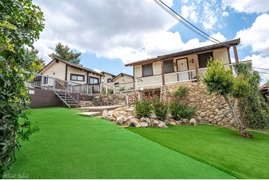 נופש בהרים - החצר והבריכה