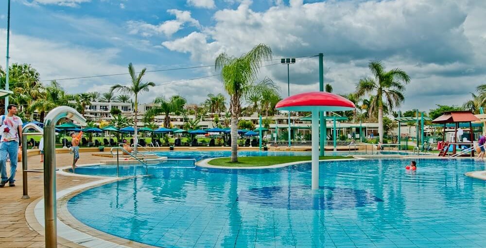 מעגן עדן - כפר נופש בכנרת POOL.jpg