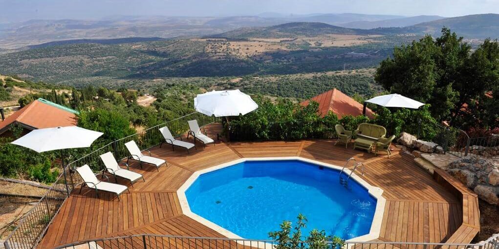 לוין נוף מרהיב חצר ונוף (5).jpg