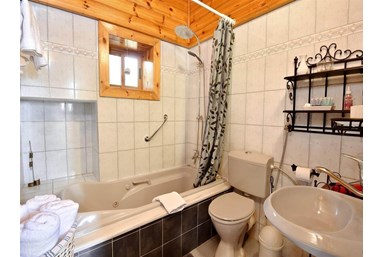 נופש נאמן באמירים - הבקתה השוויצרית