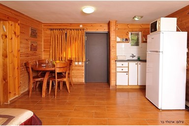 בקתות וולך - הבריכה והחצר