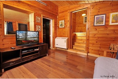 בקתות וולך - הבריכה והחצר