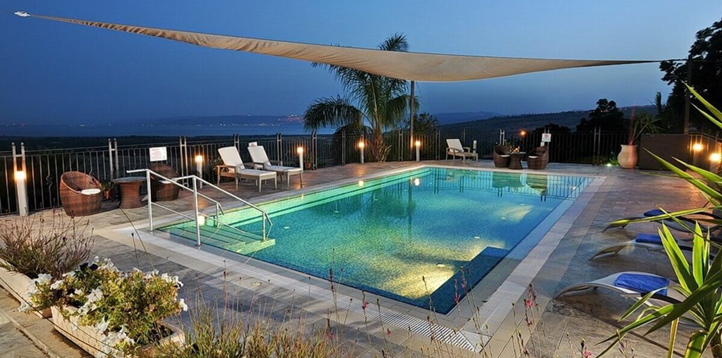 בקתות וולך בריכה וחצר (10).JPG