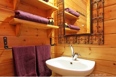 בקתה במטע - הבקתה הגדולה