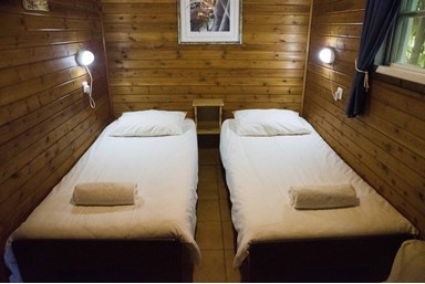 בתי נורית - בקתות למשפ' וזוגות ברמות - החצר והנוף