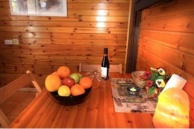 בתי נורית - בקתות למשפ' וזוגות ברמות - החצר והנוף