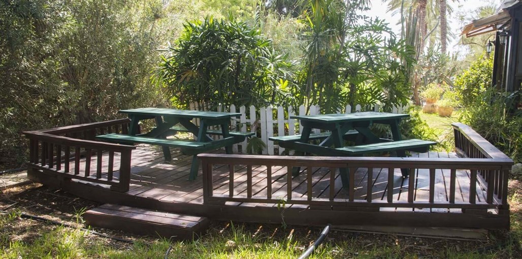 בתי נורית - בקתות למשפ' וזוגות ברמות החצר והנוף (4).jpg