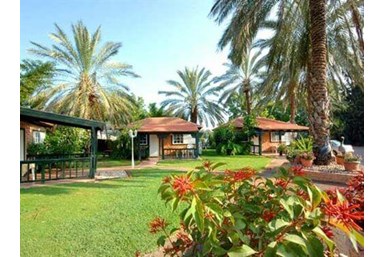 בתי נורית - בקתות למשפ' וזוגות ברמות - הבקתות המשפחתיות