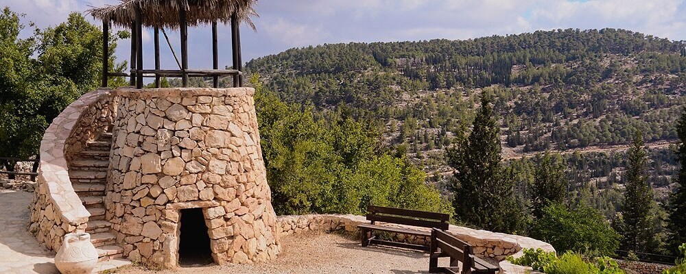 מלון לוגוס בהרים יד השמונה גן (3).jpg