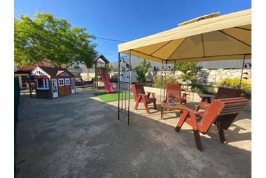 פנינת הצפון - החצר