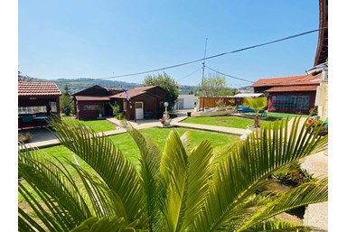 פנינת הצפון - החצר