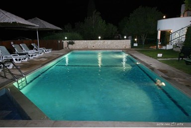 צימריץ - החצר והבריכה