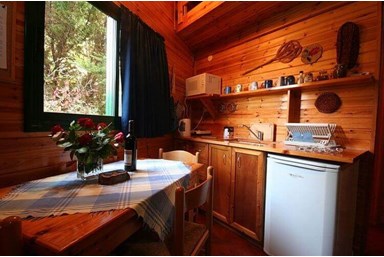 הבקתות של יוסי - החצר