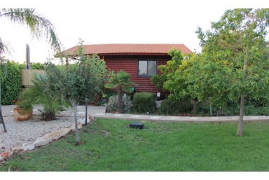 בקתות בטבע  - החצר והבריכה