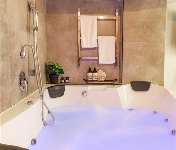 ממילא סוויטת יוקרה - Mamilla luxury suite ממילא וויו (9).jpg